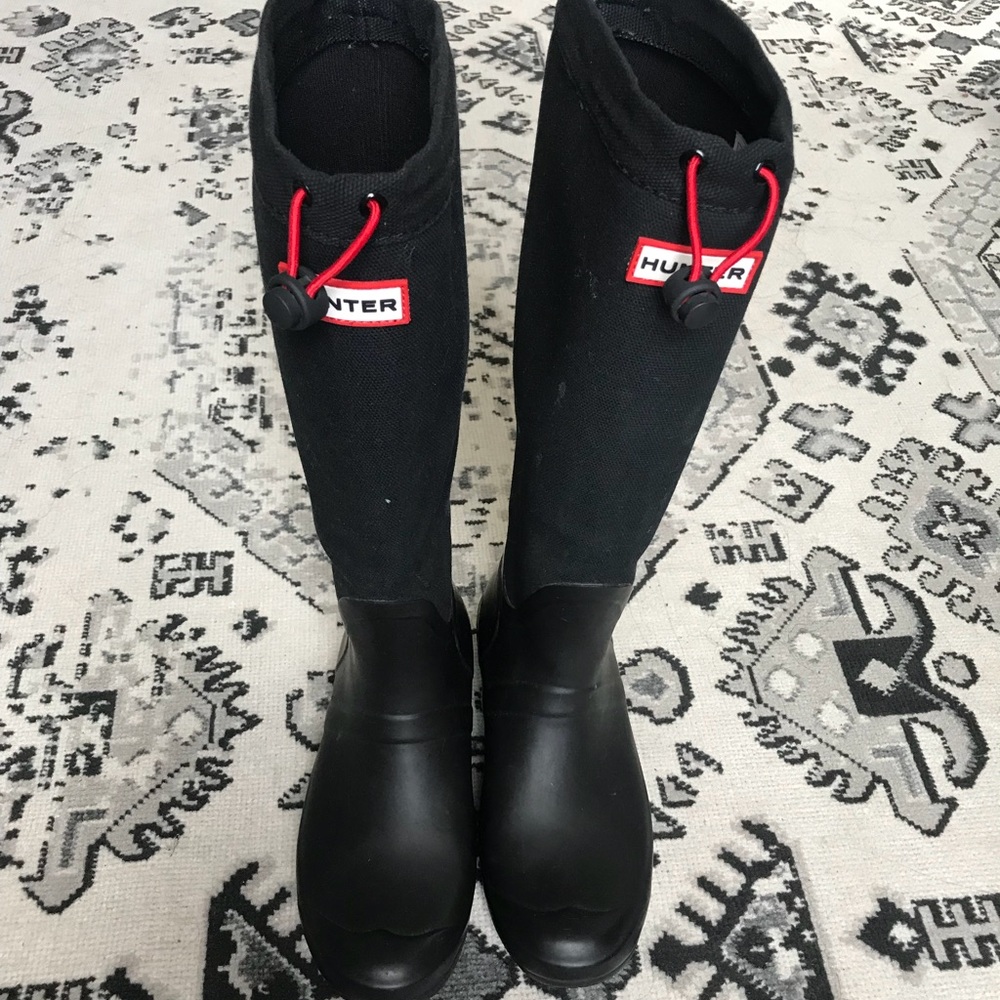 Hunter classic tall boots w/ canvas detail, black.
